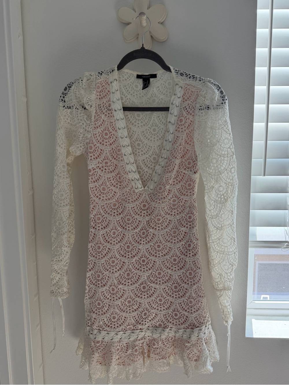 White Lace Long-Sleeve Grommet Dress